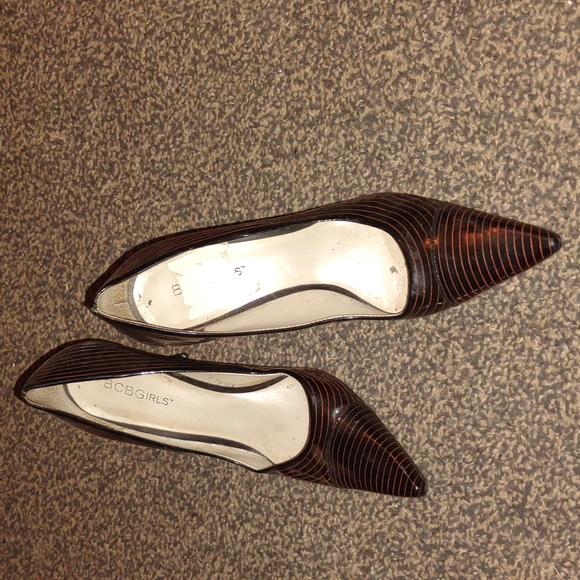👠BCBGirls Pinstripe Pointed Toe Heel👠 - Picture 2 of 7